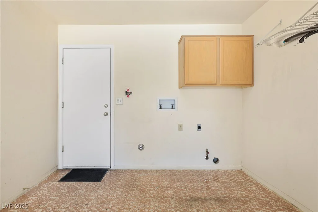 8560 Desert Holly, Las Vegas, NV 89134