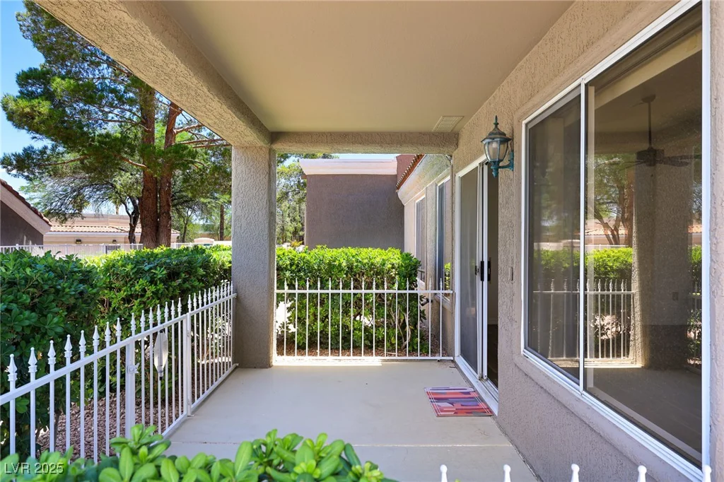 8560 Desert Holly, Las Vegas, NV 89134