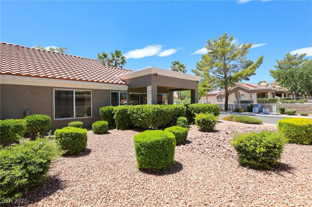 8560 Desert Holly, Las Vegas, NV 89134