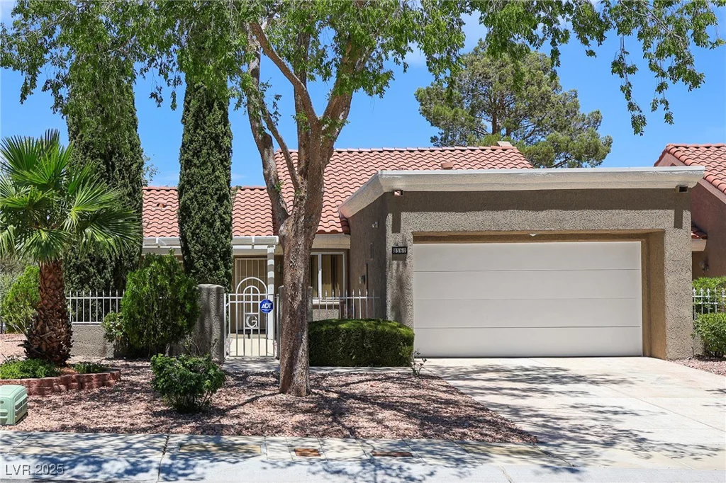 8560 Desert Holly, Las Vegas, NV 89134