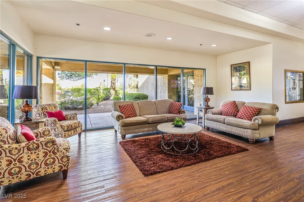 8560 Desert Holly, Las Vegas, NV 89134
