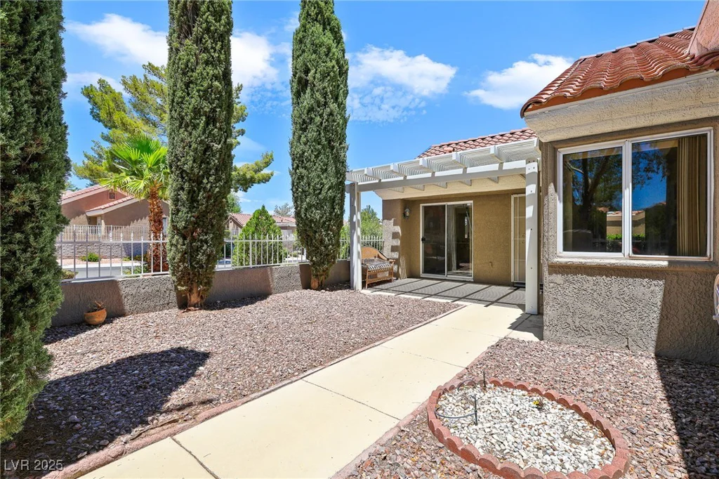 8560 Desert Holly, Las Vegas, NV 89134