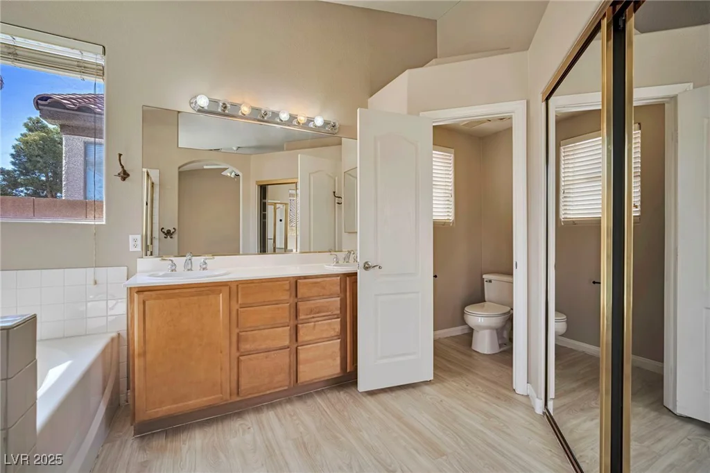 9010 Emery Lake, Las Vegas, NV 89123