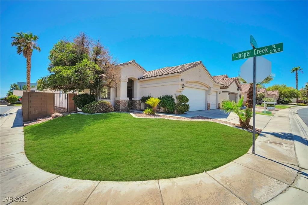9010 Emery Lake, Las Vegas, NV 89123