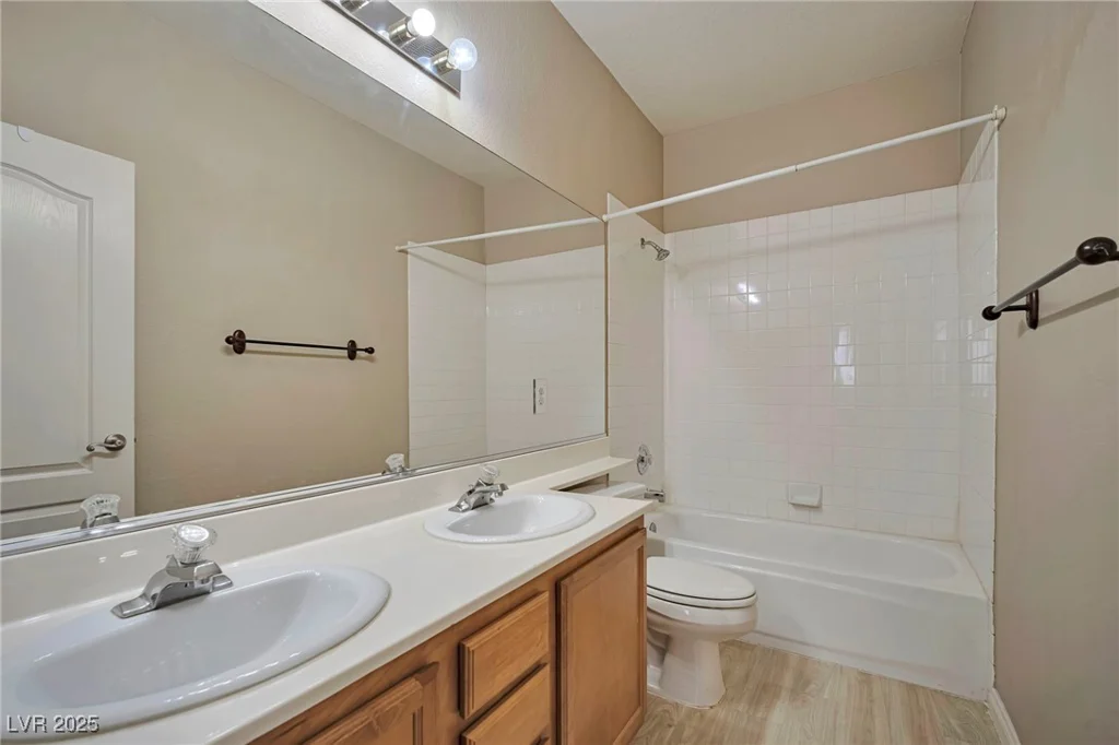 9010 Emery Lake, Las Vegas, NV 89123