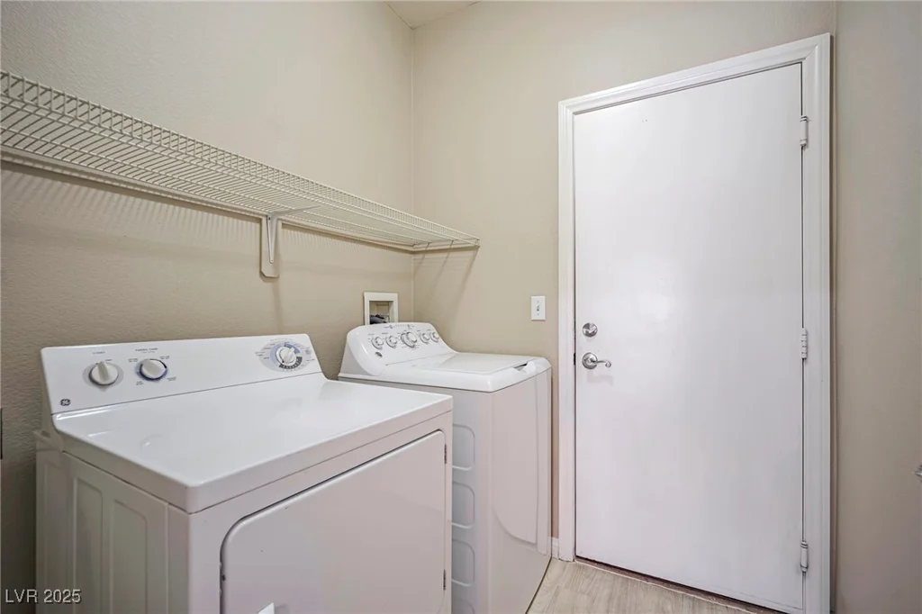 9010 Emery Lake, Las Vegas, NV 89123