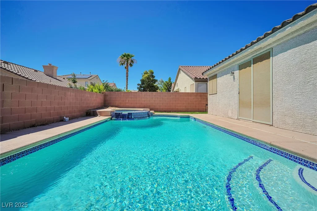9010 Emery Lake, Las Vegas, NV 89123