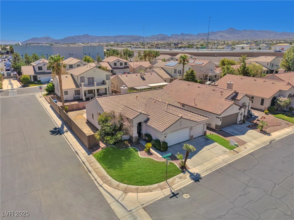 9010 Emery Lake, Las Vegas, NV 89123