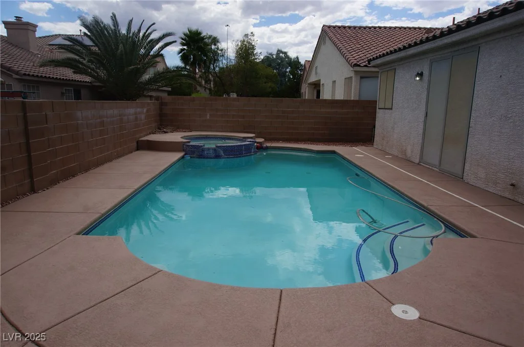 9010 Emery Lake, Las Vegas, NV 89123