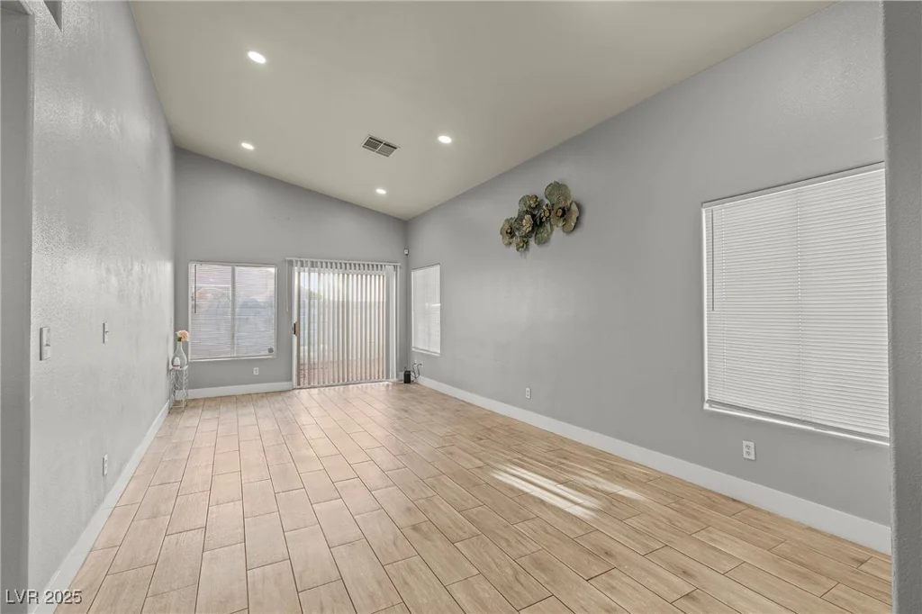 5616 Royal Castle, Las Vegas, NV 89130