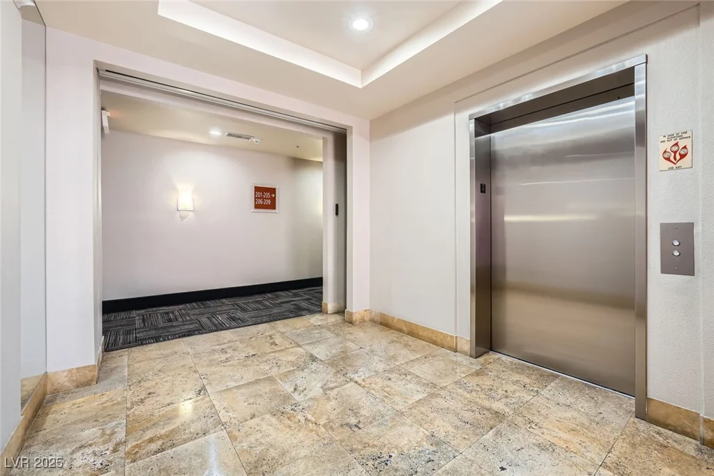 87 Agate, Las Vegas, NV 89123