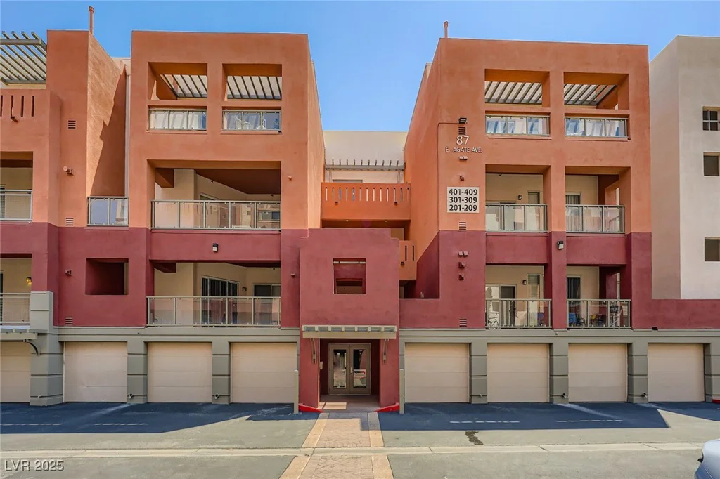 87 Agate, Las Vegas, NV 89123