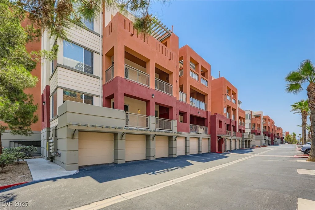 87 Agate, Las Vegas, NV 89123
