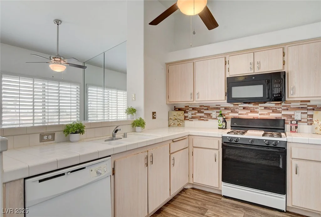 6201 Lake Mead, Las Vegas, NV 89156