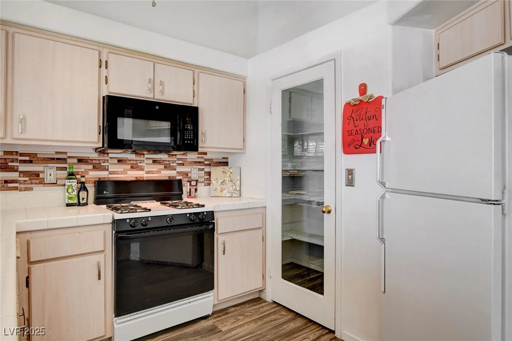 6201 Lake Mead, Las Vegas, NV 89156