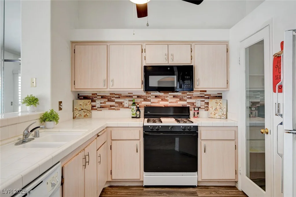 6201 Lake Mead, Las Vegas, NV 89156