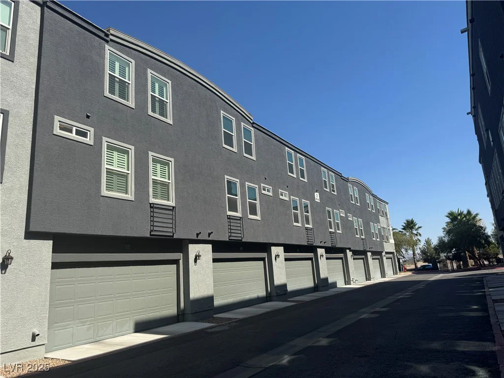 9050 Tropicana Avenue, Las Vegas, NV 89147