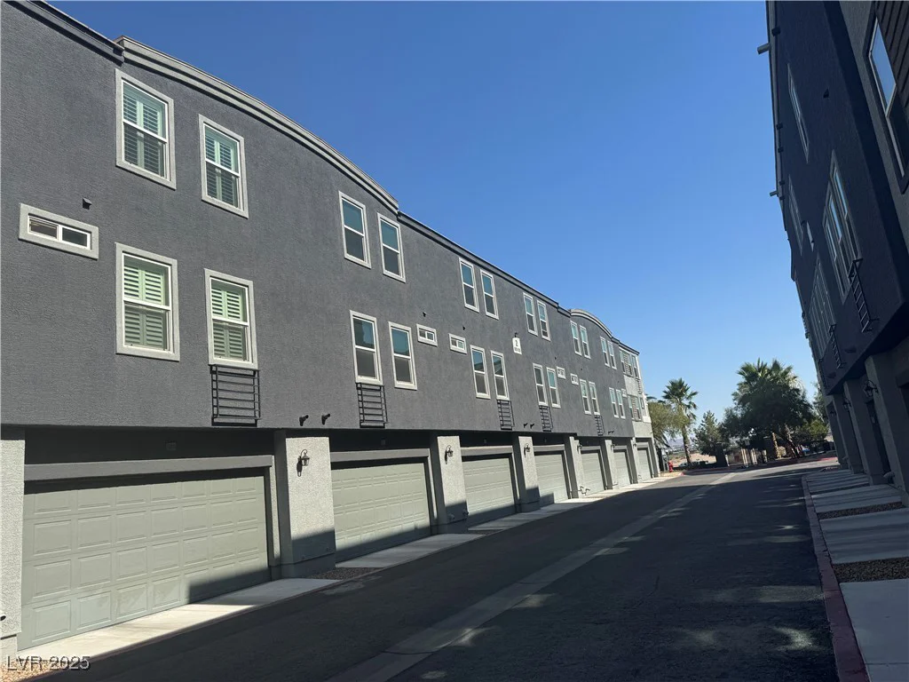 9050 Tropicana Avenue, Las Vegas, NV 89147