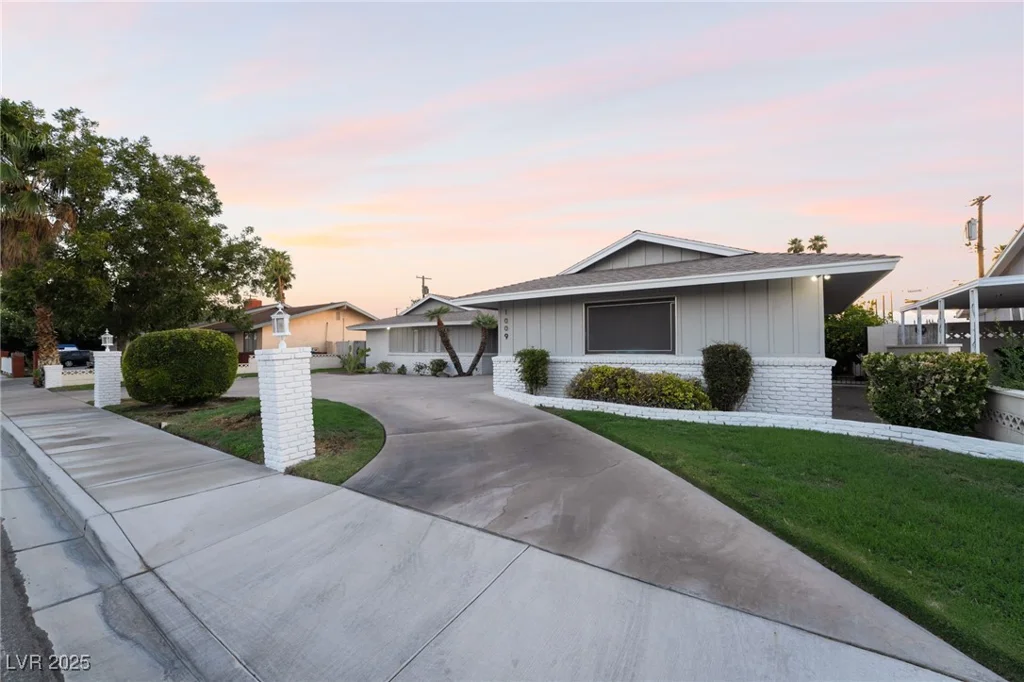 1009 Ironwood, Las Vegas, NV 89108