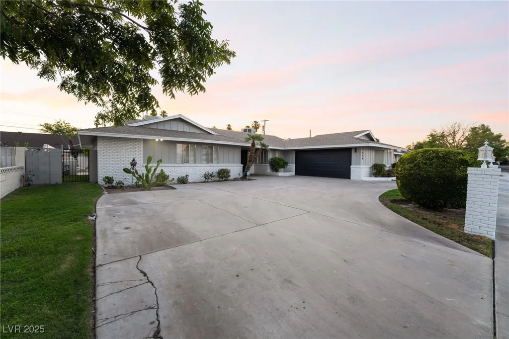 1009 Ironwood, Las Vegas, NV 89108