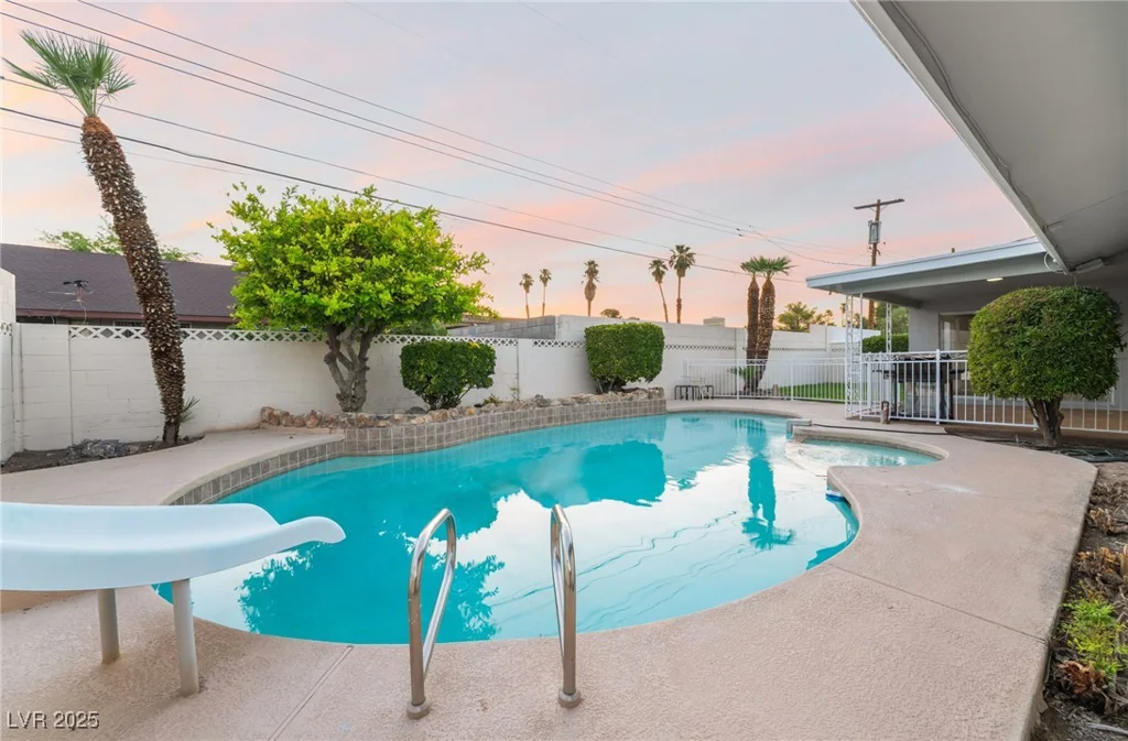 1009 Ironwood, Las Vegas, NV 89108
