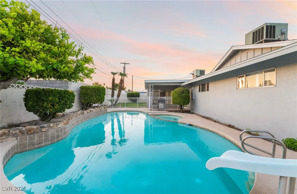 1009 Ironwood, Las Vegas, NV 89108