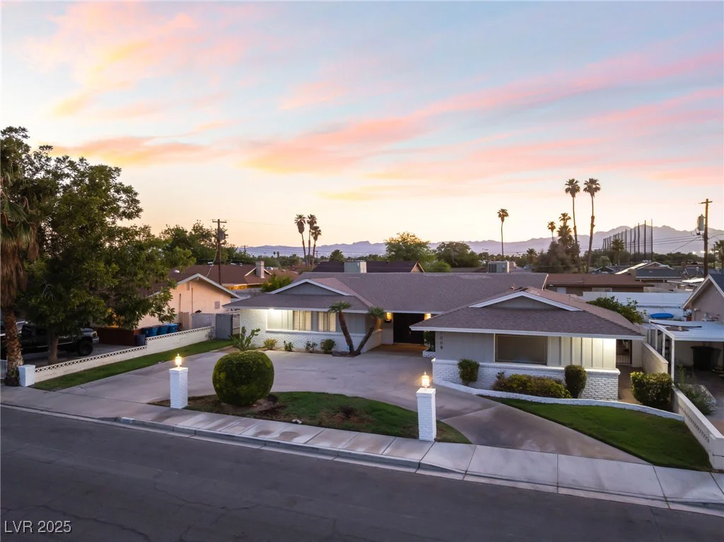 1009 Ironwood, Las Vegas, NV 89108