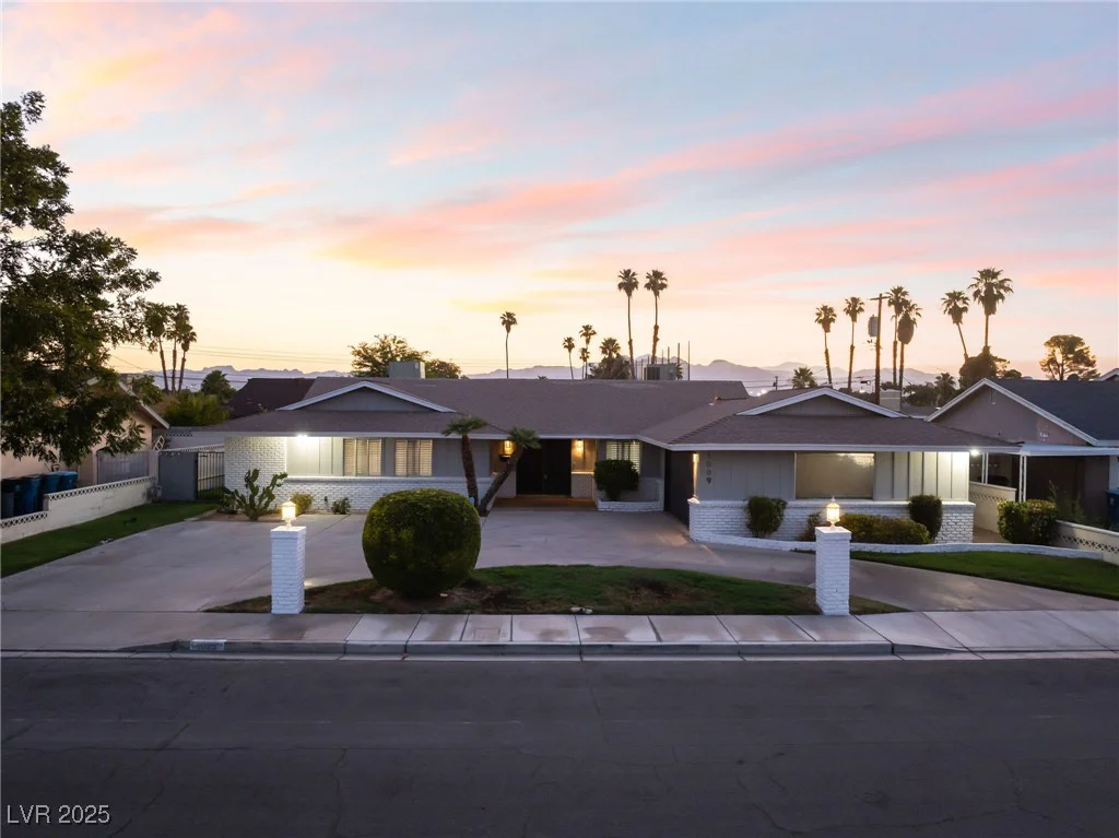 1009 Ironwood, Las Vegas, NV 89108