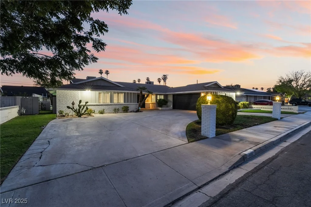 1009 Ironwood, Las Vegas, NV 89108