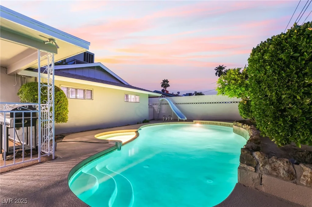 1009 Ironwood, Las Vegas, NV 89108