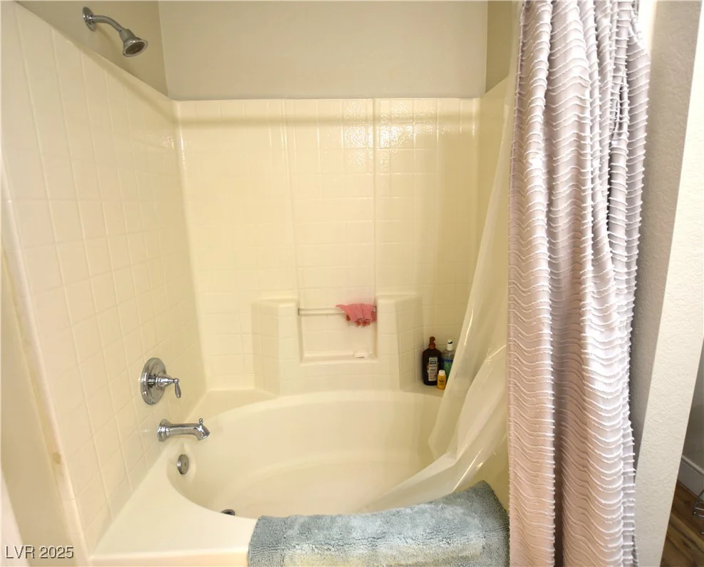 6628 Ives, Las Vegas, NV 89108