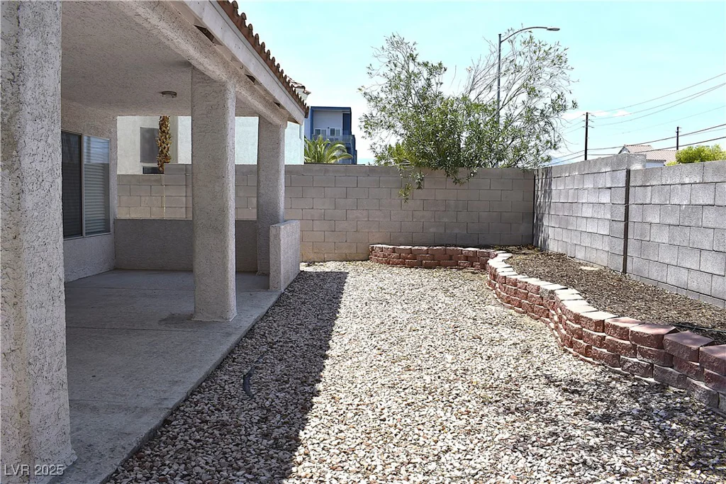 6628 Ives, Las Vegas, NV 89108