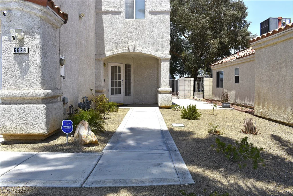 6628 Ives, Las Vegas, NV 89108