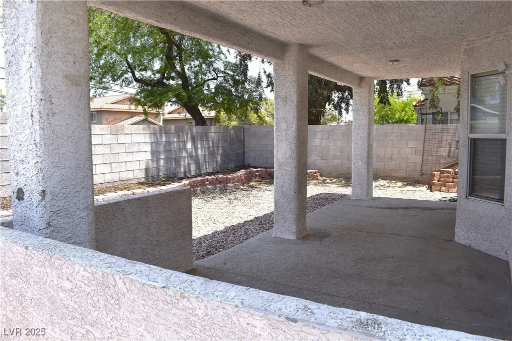 6628 Ives, Las Vegas, NV 89108