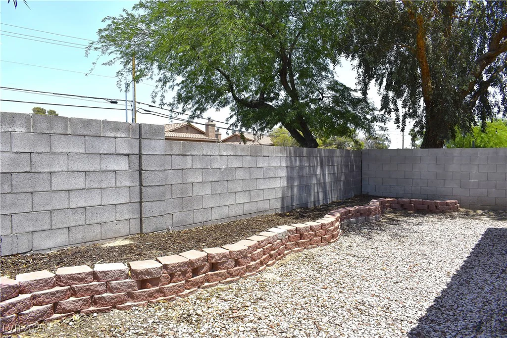 6628 Ives, Las Vegas, NV 89108
