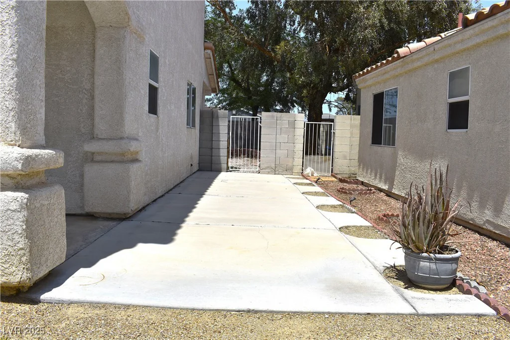 6628 Ives, Las Vegas, NV 89108