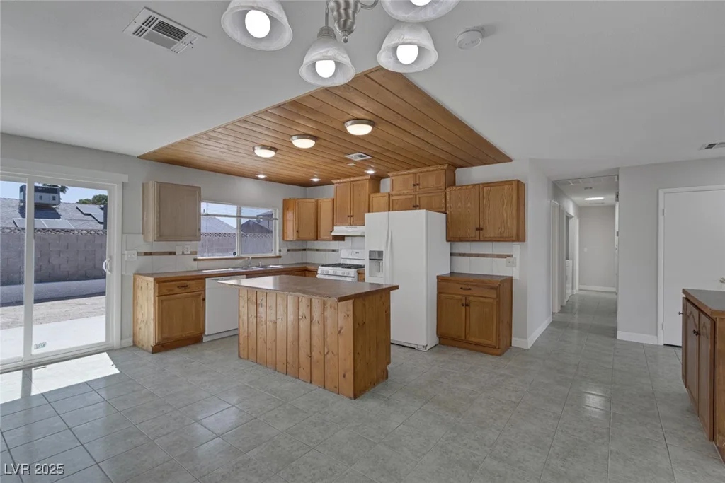 1841 Feather, Las Vegas, NV 89108