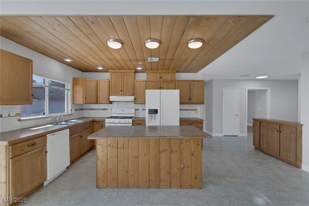 1841 Feather, Las Vegas, NV 89108