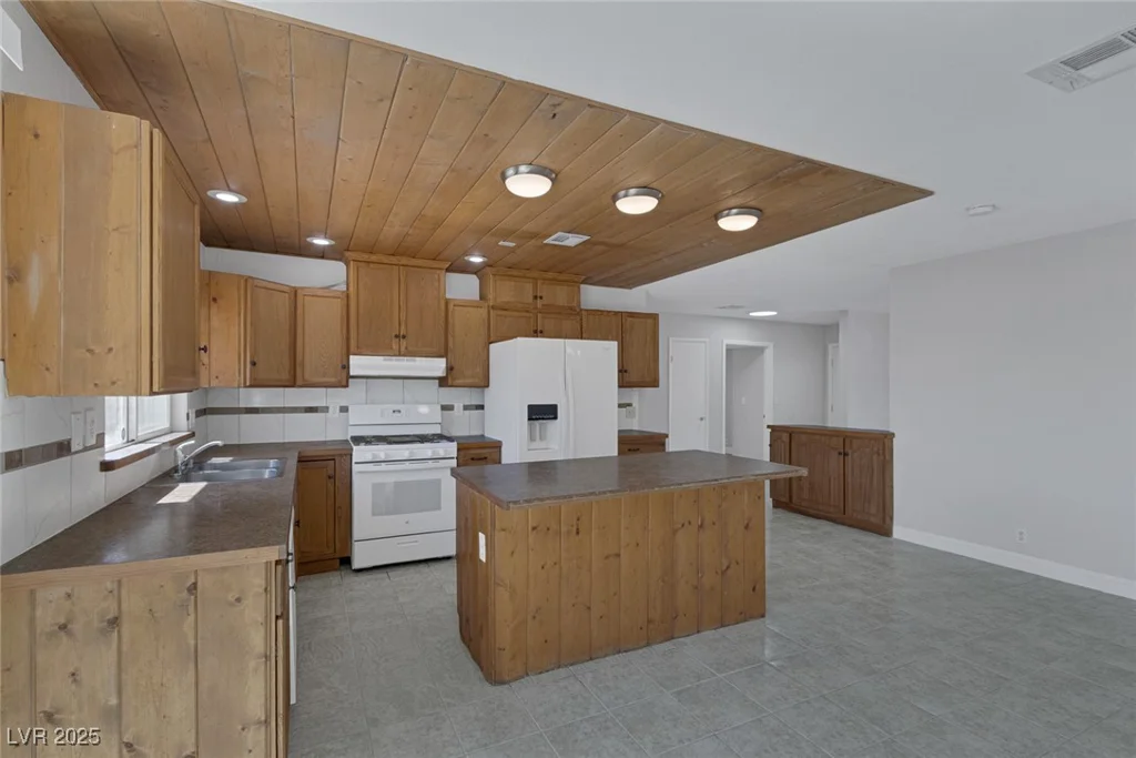 1841 Feather, Las Vegas, NV 89108