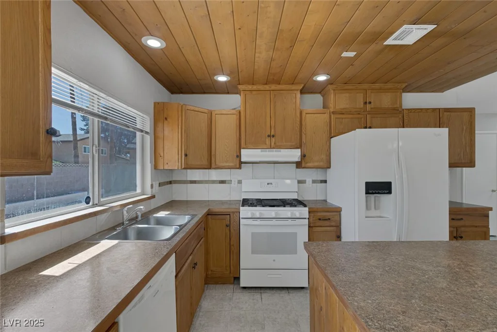 1841 Feather, Las Vegas, NV 89108