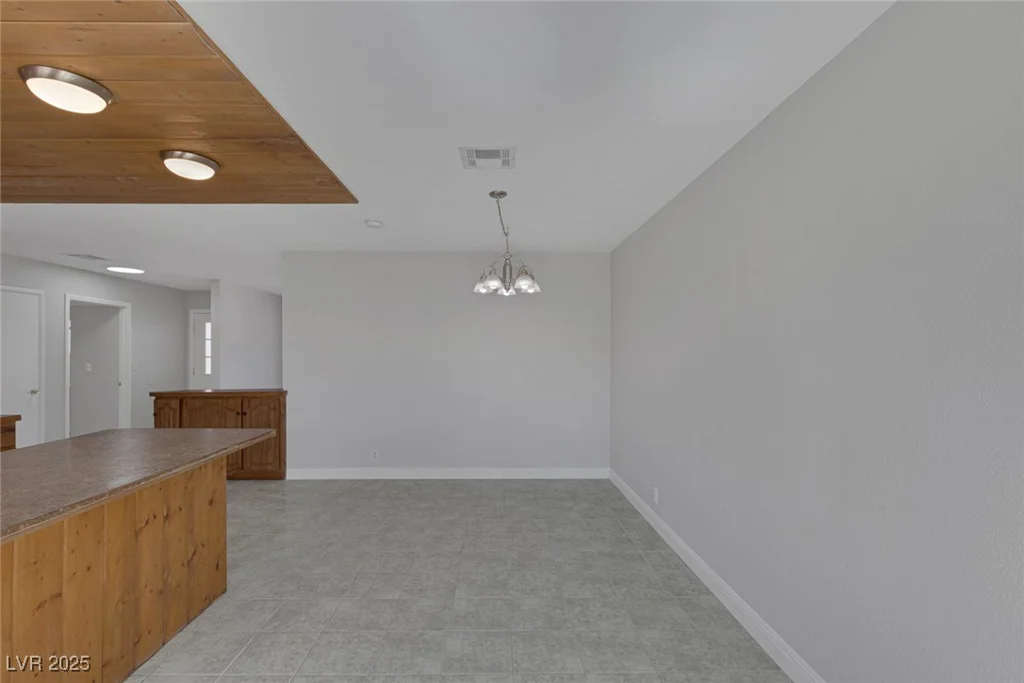 1841 Feather, Las Vegas, NV 89108