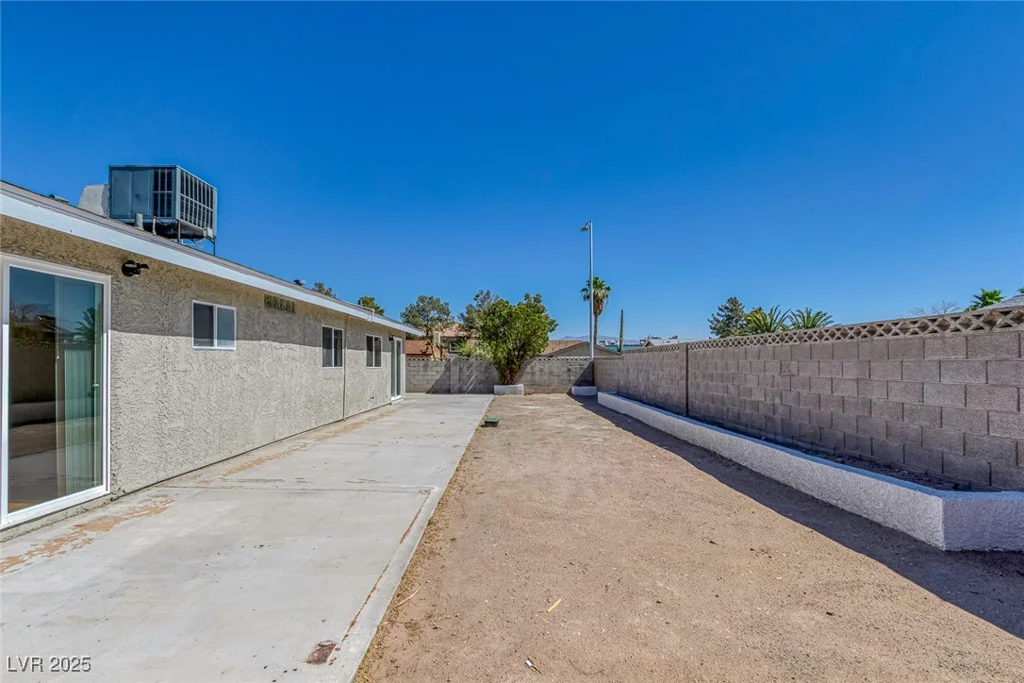 1841 Feather, Las Vegas, NV 89108