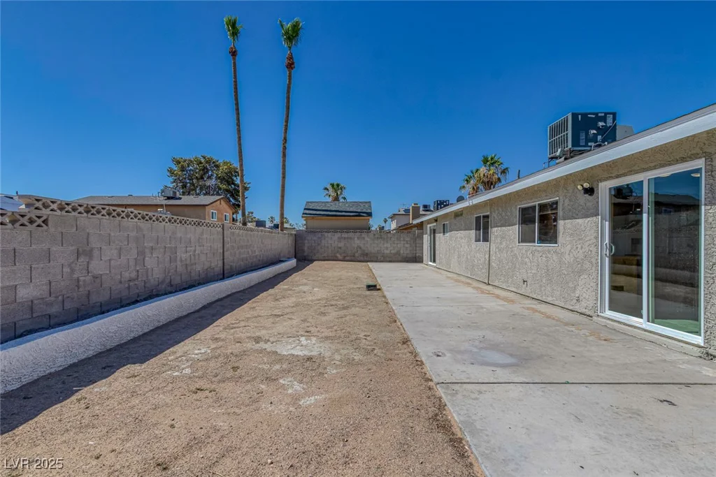 1841 Feather, Las Vegas, NV 89108