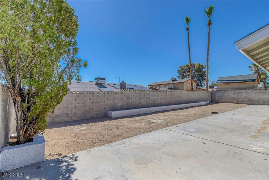 1841 Feather, Las Vegas, NV 89108