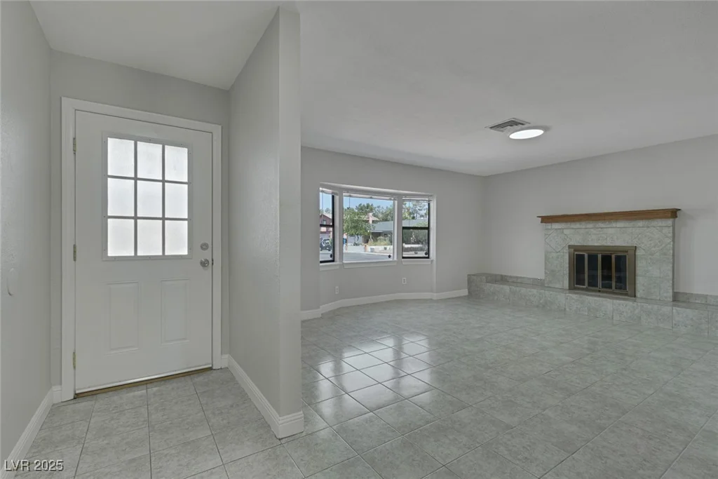 1841 Feather, Las Vegas, NV 89108
