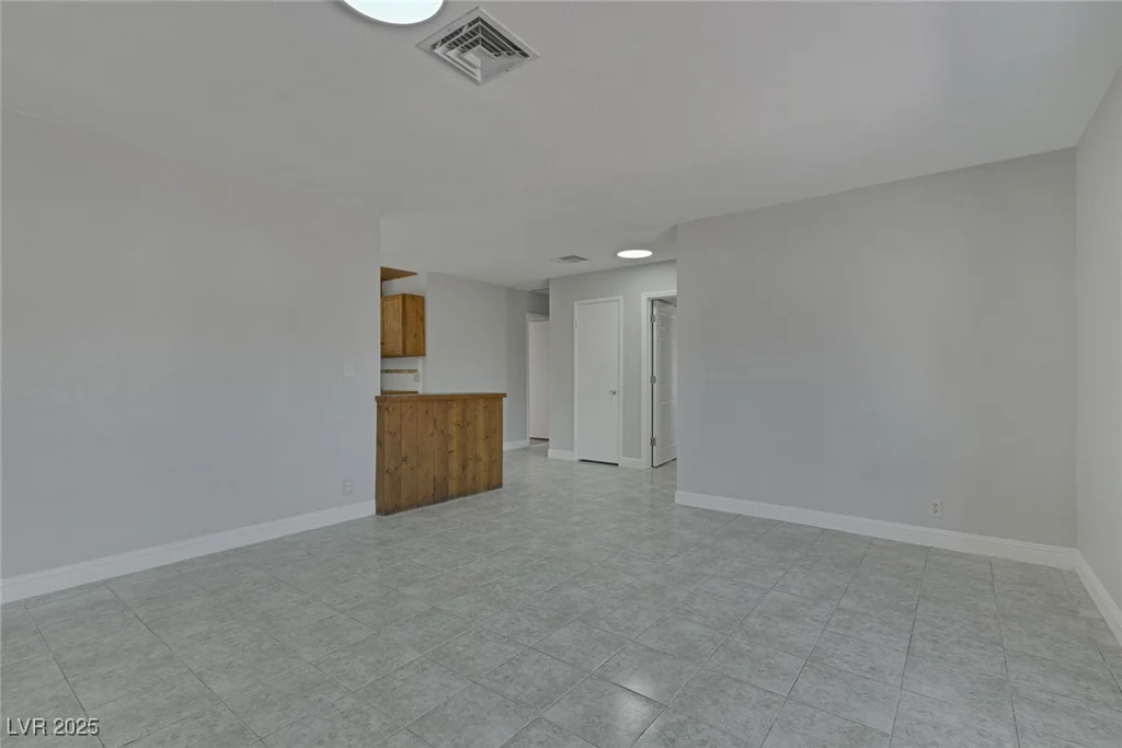 1841 Feather, Las Vegas, NV 89108