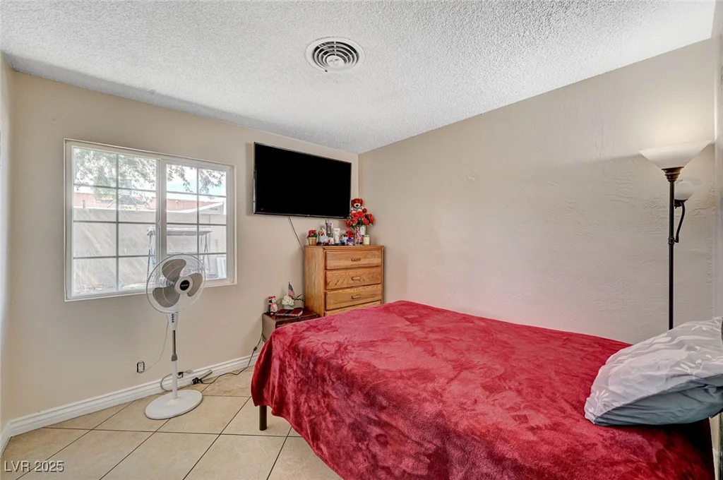 2901 Scarlet Oak, Las Vegas, NV 89104