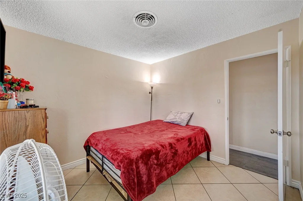 2901 Scarlet Oak, Las Vegas, NV 89104