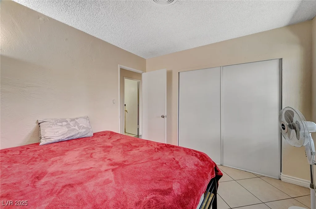 2901 Scarlet Oak, Las Vegas, NV 89104