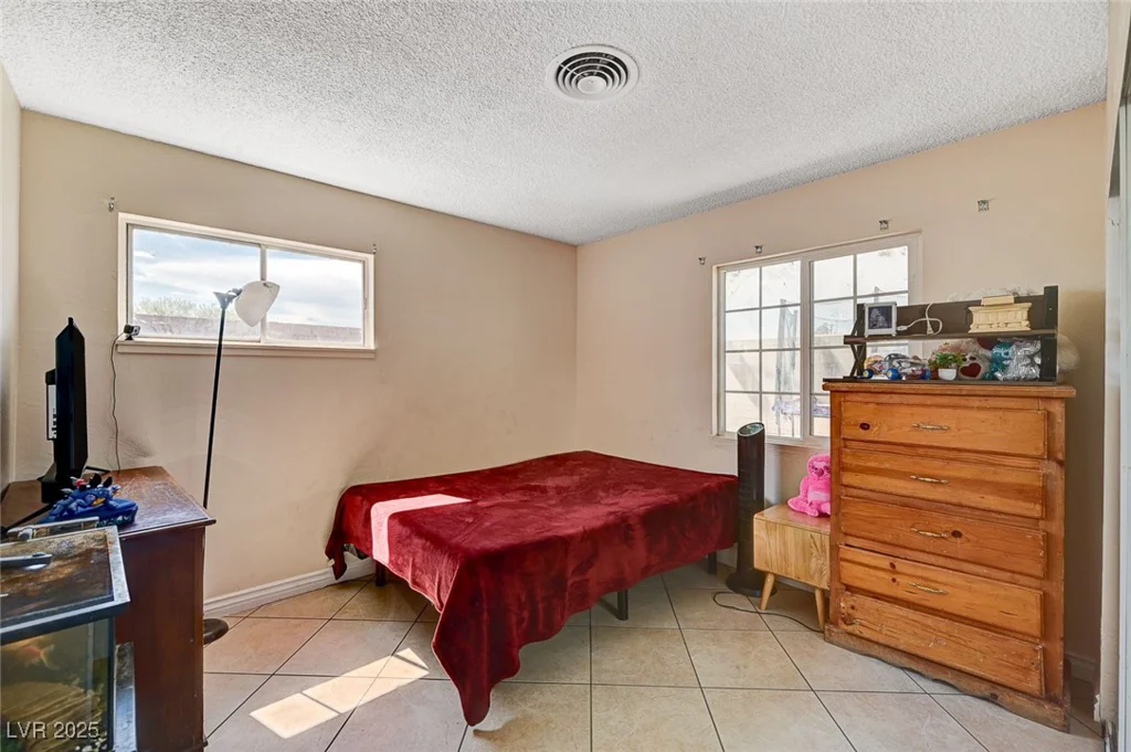 2901 Scarlet Oak, Las Vegas, NV 89104